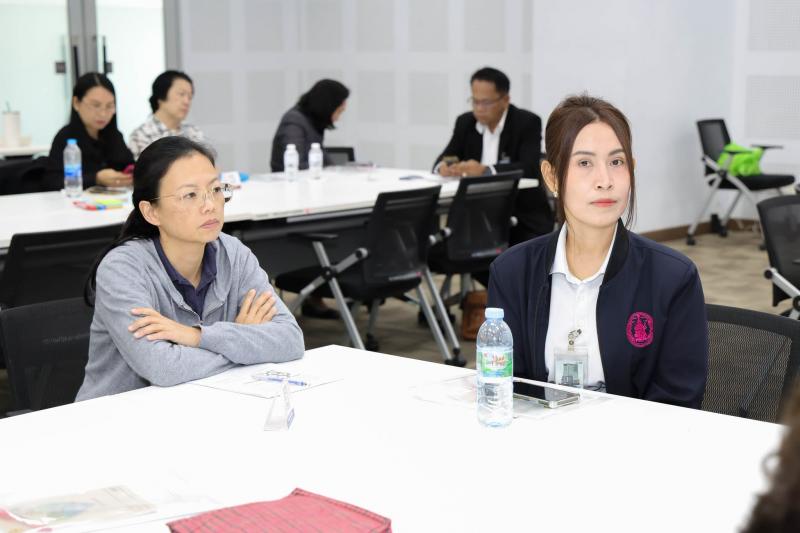 นางเตือนใจ คงสมบั�