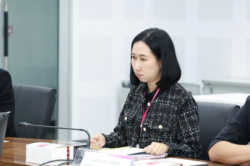 นางศิริลักษณ์ มีม�