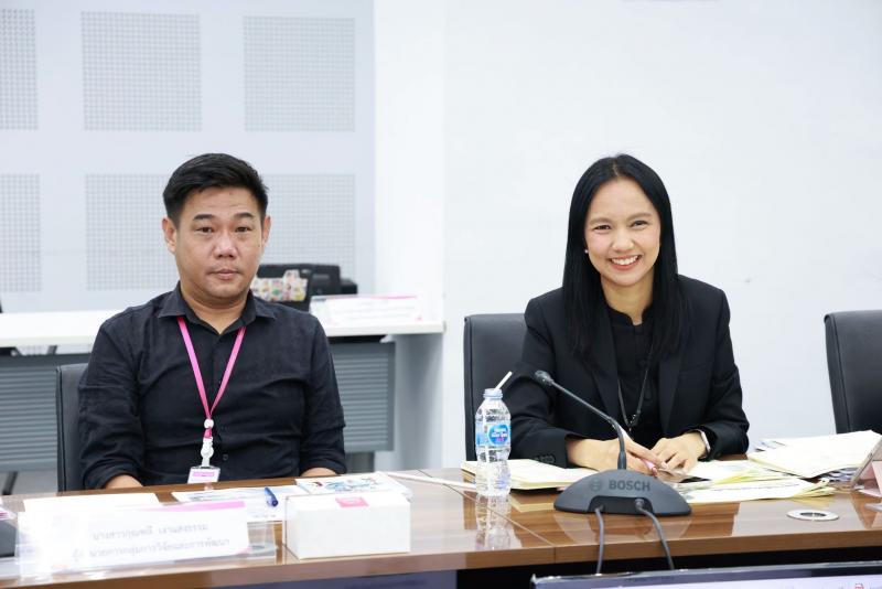 นางศิริลักษณ์ มีม�