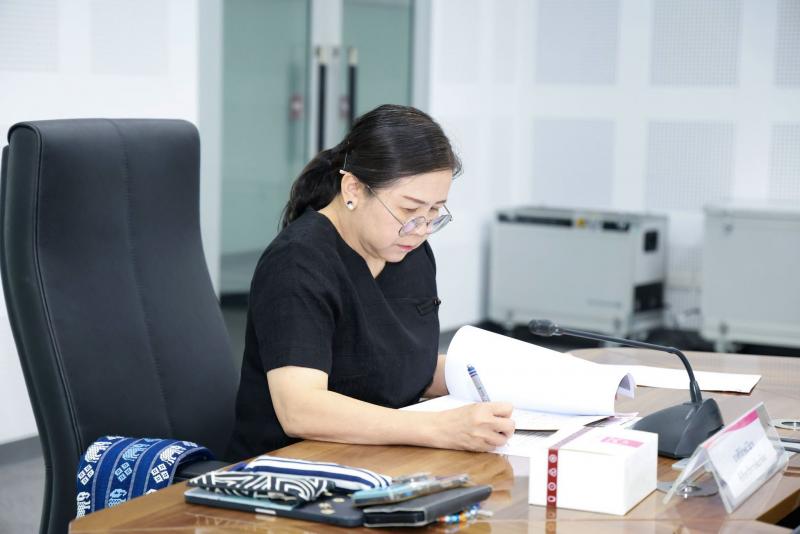 นางศิริลักษณ์ มีม�