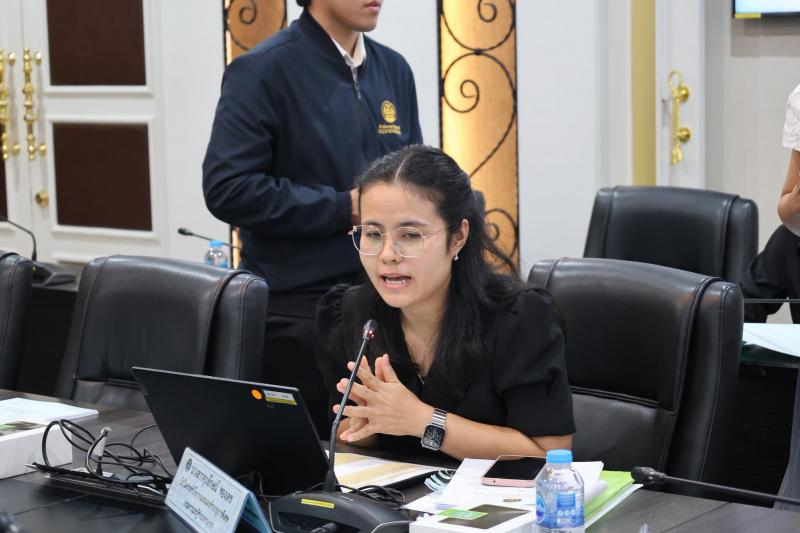 นางเตือนใจ คงสมบั�