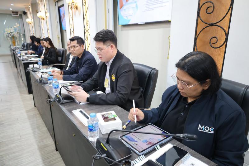 นางเตือนใจ คงสมบั�