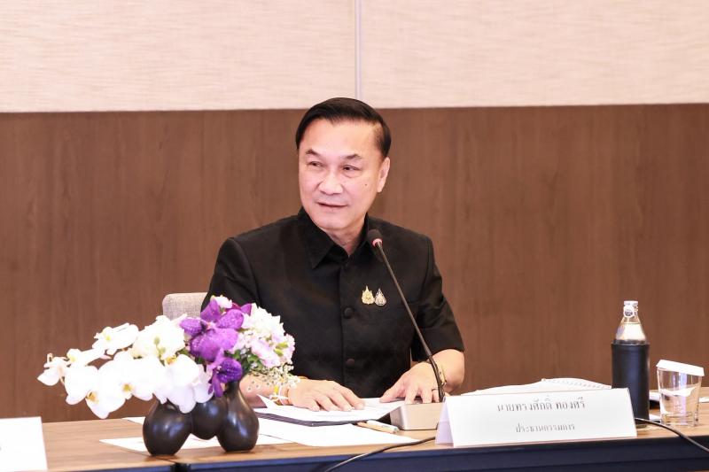 นางเตือนใจ คงสมบั�