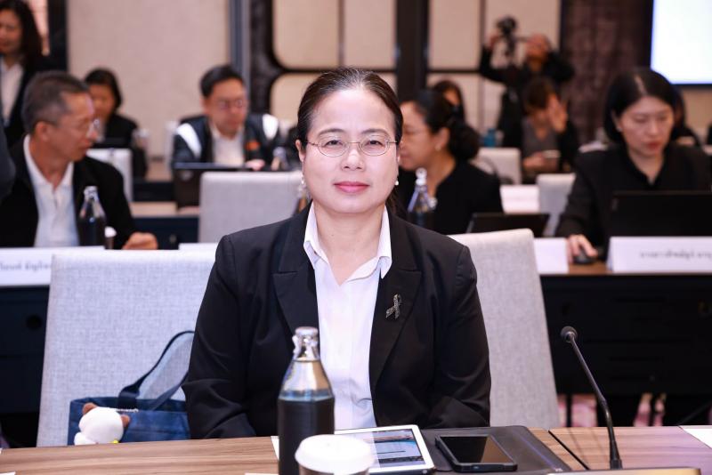 นางเตือนใจ คงสมบั�