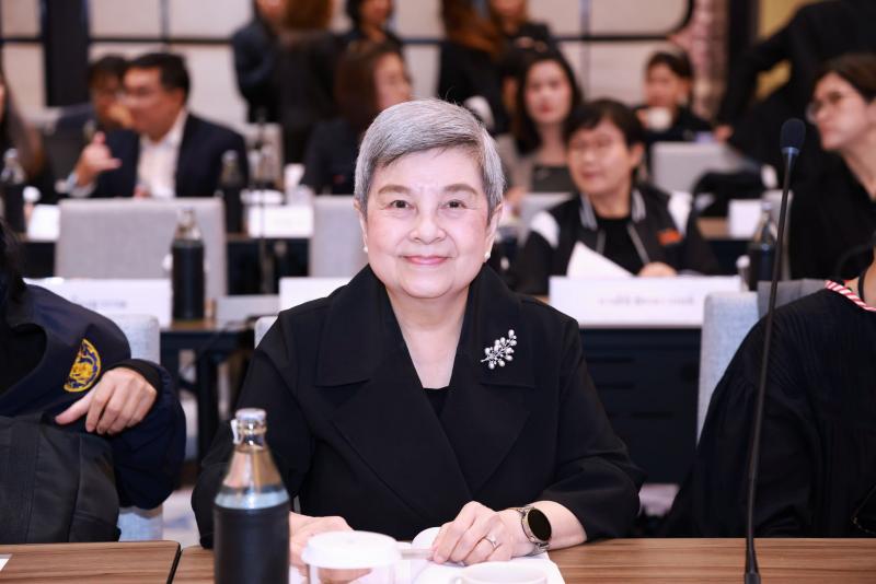 นางเตือนใจ คงสมบั�