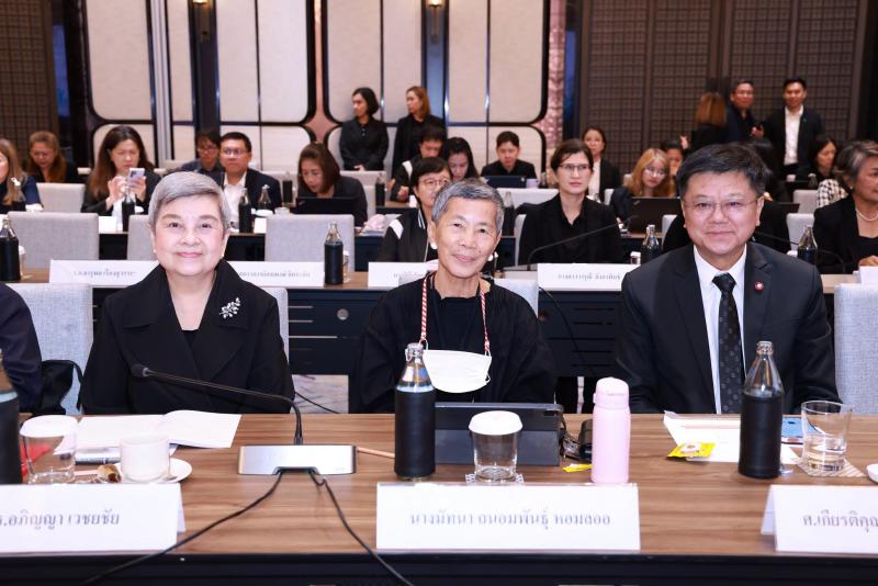 นางเตือนใจ คงสมบั�
