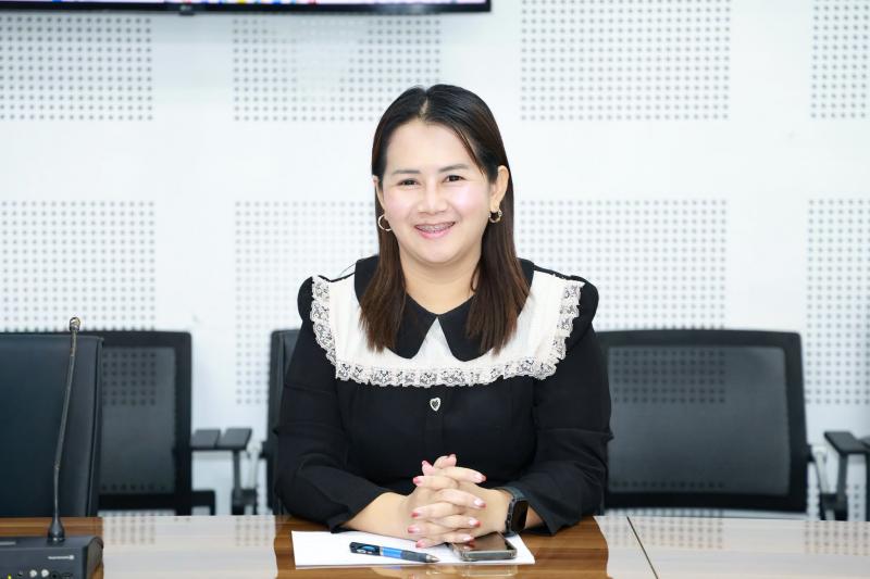 นางเตือนใจ คงสมบั�
