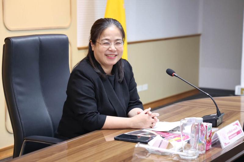 นางเตือนใจ คงสมบั�