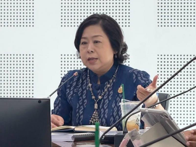 นางศิริลักษณ์ มีม�