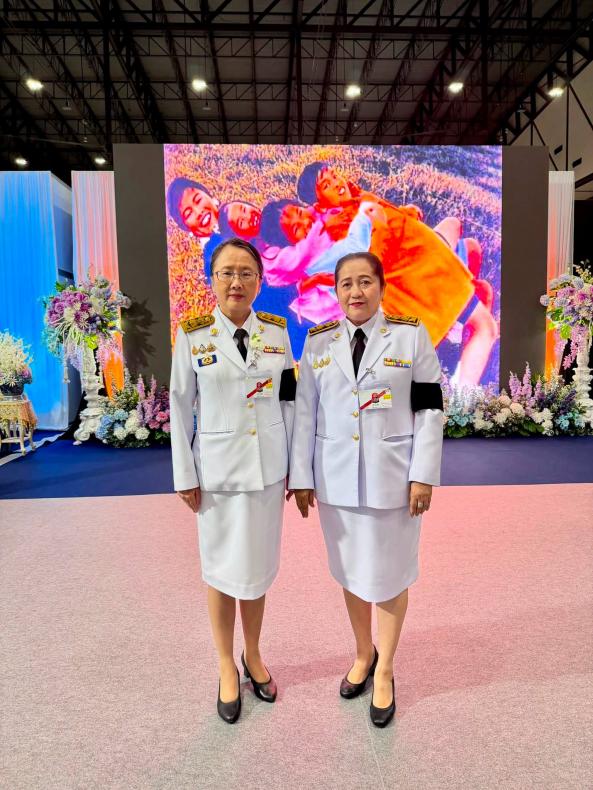 นางสาวนภาพร  เมฆาผ