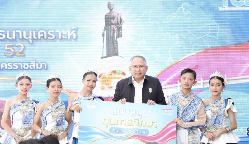 "รมว.พม. ป๊อป นิกร&