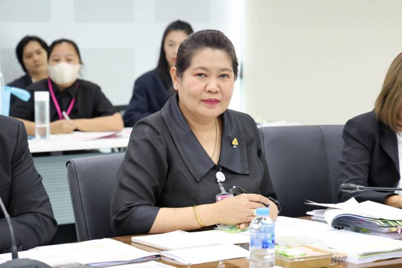 นางเมธินี เทพมณี ป
