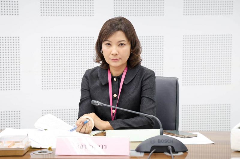 นางเมธินี เทพมณี ป