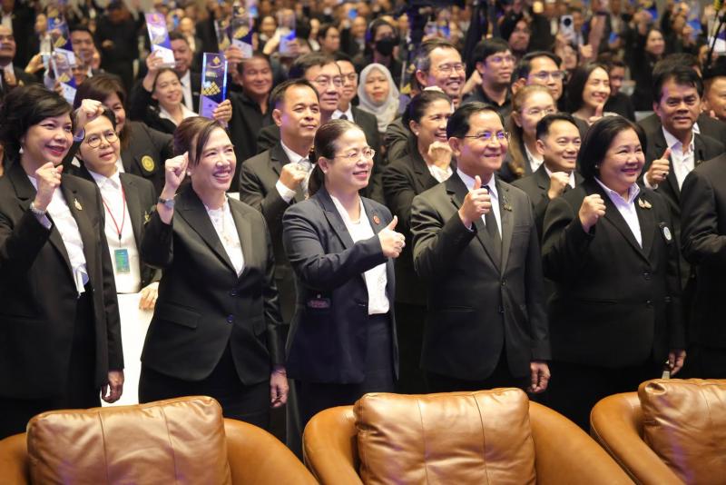 นางเตือนใจ คงสมบั�