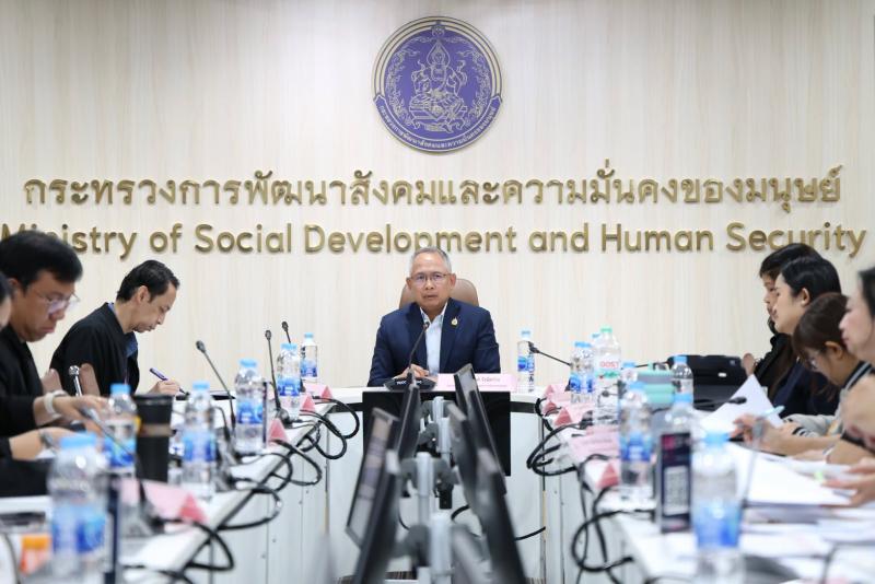 ปลัด พม. เป็นประธา�