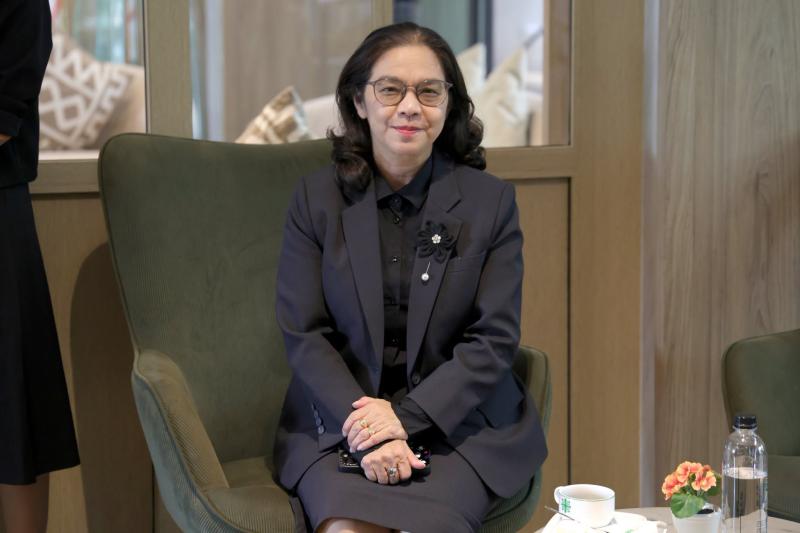 นางสาวสุนีย์ ศรีส�