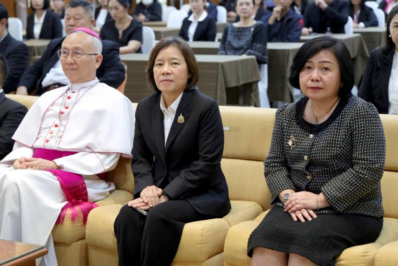 นางสาวสุนีย์ ศรีส�