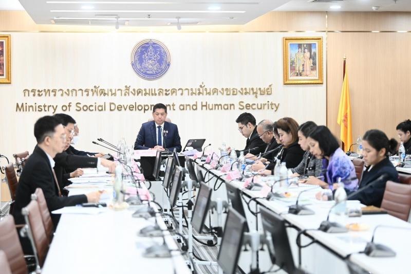 "นิกร" รมว.พม. นั�