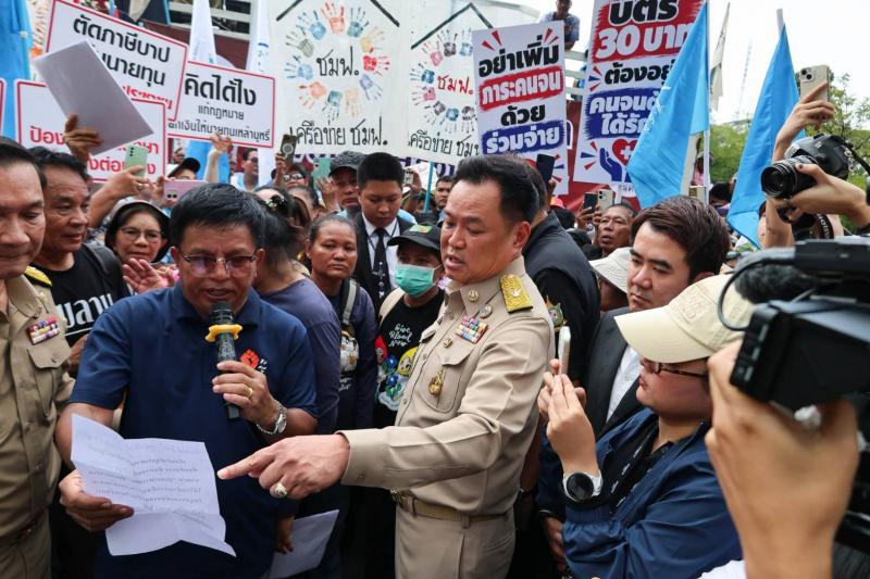 พม. ร่วมรับหนังสือ