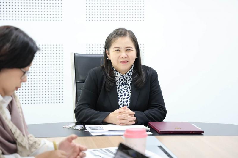 นางศิริลักษณ์ มีม�