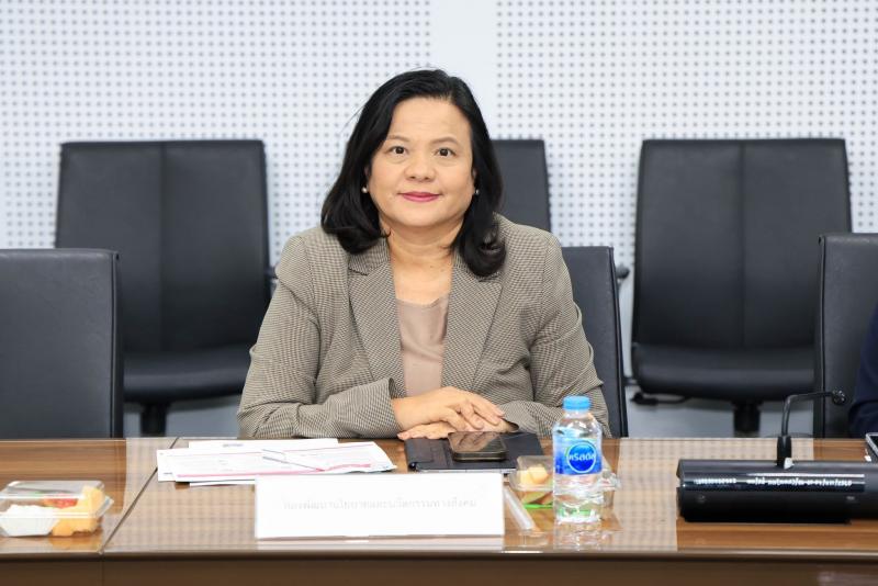 นางเตือนใจ คงสมบั�