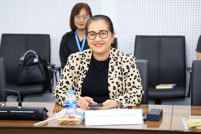 นางเตือนใจ คงสมบั�