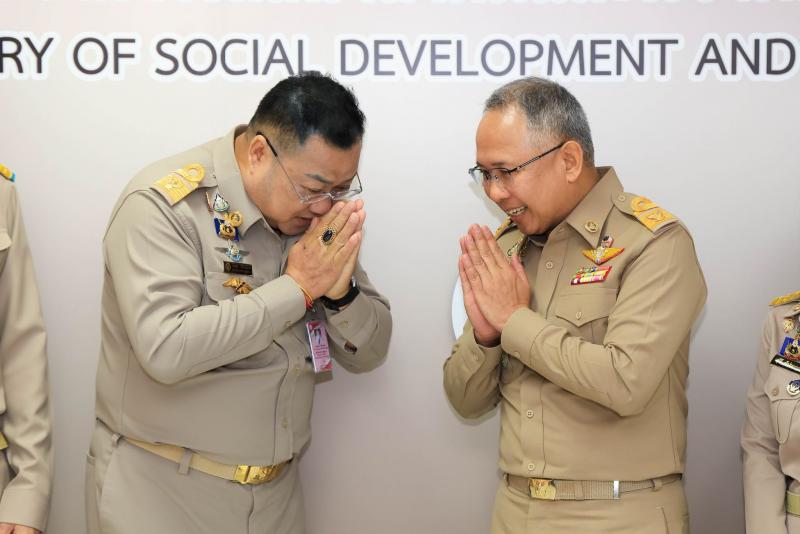 ร่วมแสดงความยินด�
