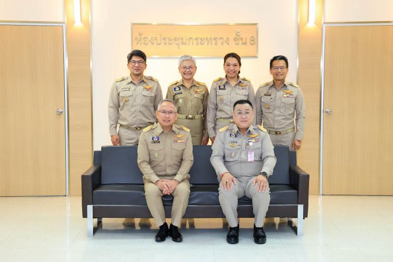 ร่วมแสดงความยินด�