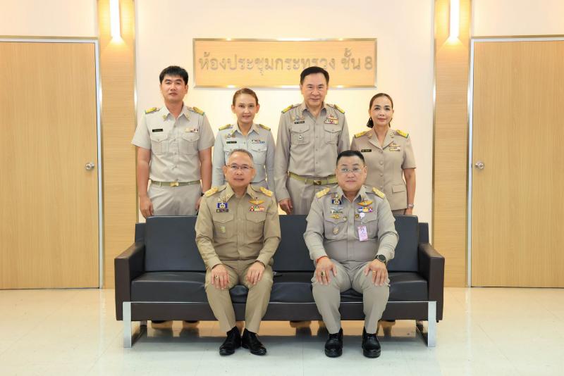 ร่วมแสดงความยินด�