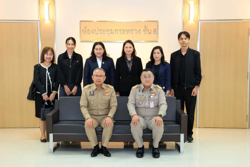 ร่วมแสดงความยินด�