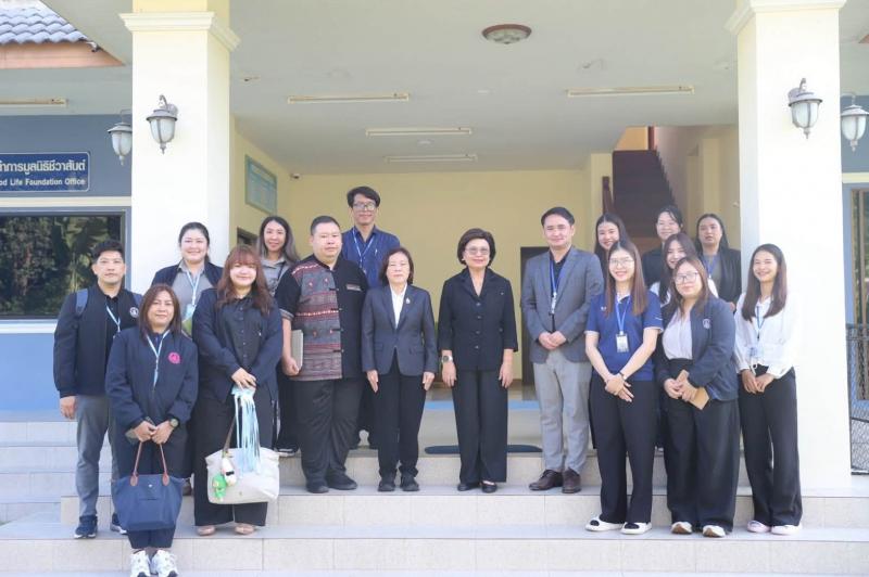นางระรินทิพย์ ศิโ�
