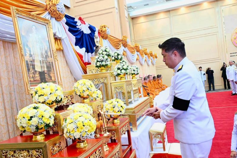 รมว.นิกร โสมกลาง น�