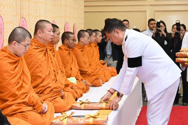รมว.นิกร โสมกลาง น�