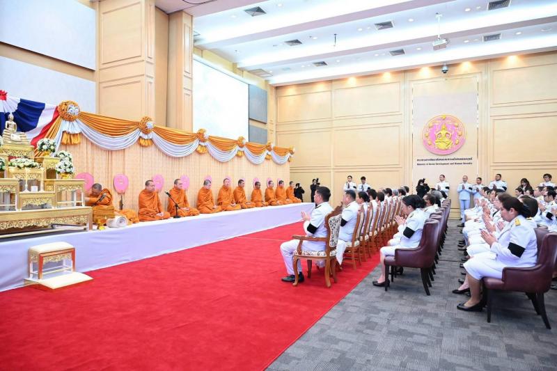 รมว.นิกร โสมกลาง น�