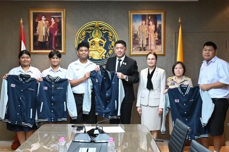 รมว.พม. มอบโอวาทพร�