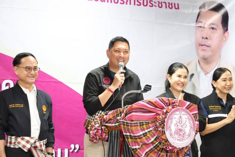 "รัฐมนตรีนิกร" �