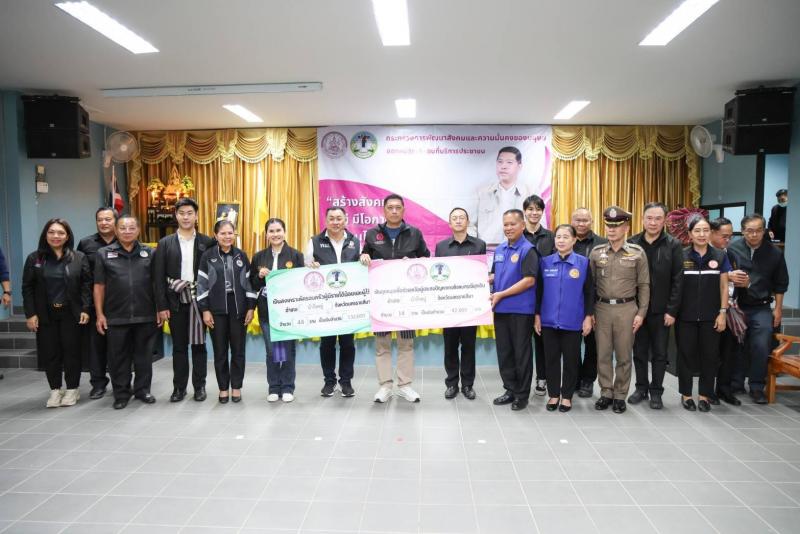 "รัฐมนตรีนิกร" �
