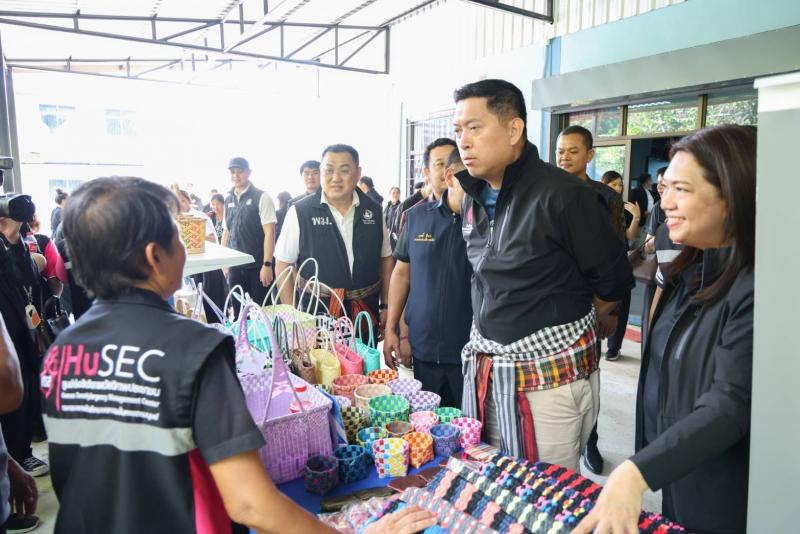 "รัฐมนตรีนิกร" �