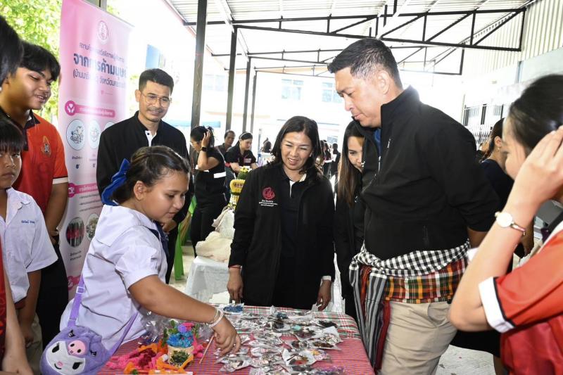 "รัฐมนตรีนิกร" �