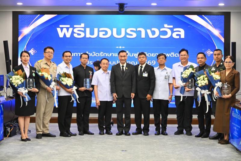 นางสาวนภาพร เมฆาผ�