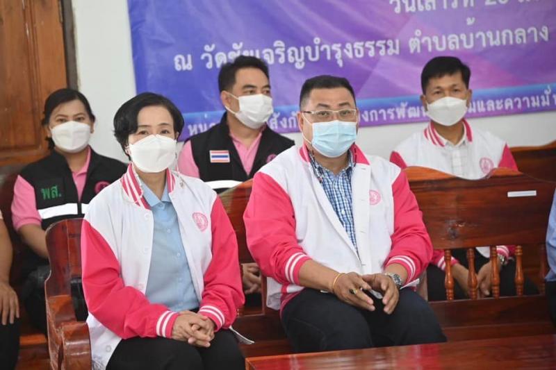 รมว.พม. ลงพื้นที่เ�