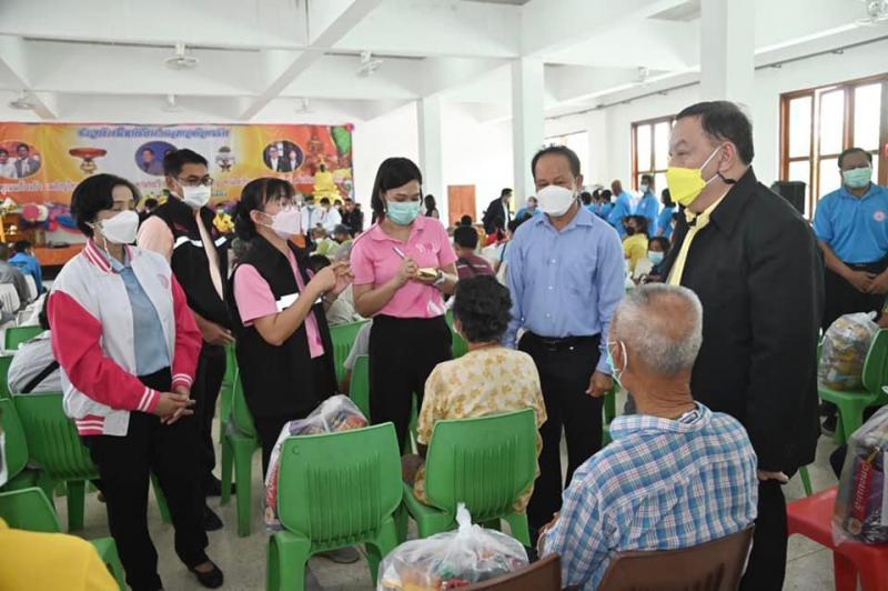 รมว.พม. ลงพื้นที่เ�