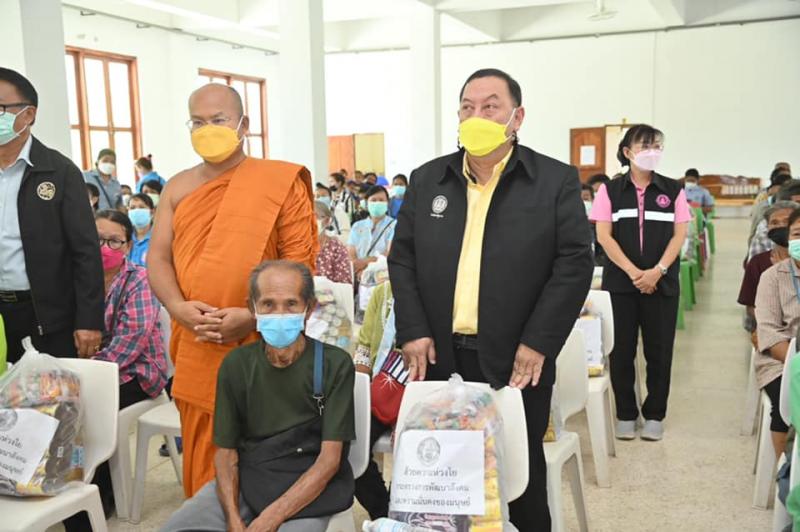 รมว.พม. ลงพื้นที่เ�