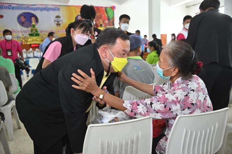 รมว.พม. ลงพื้นที่เ�