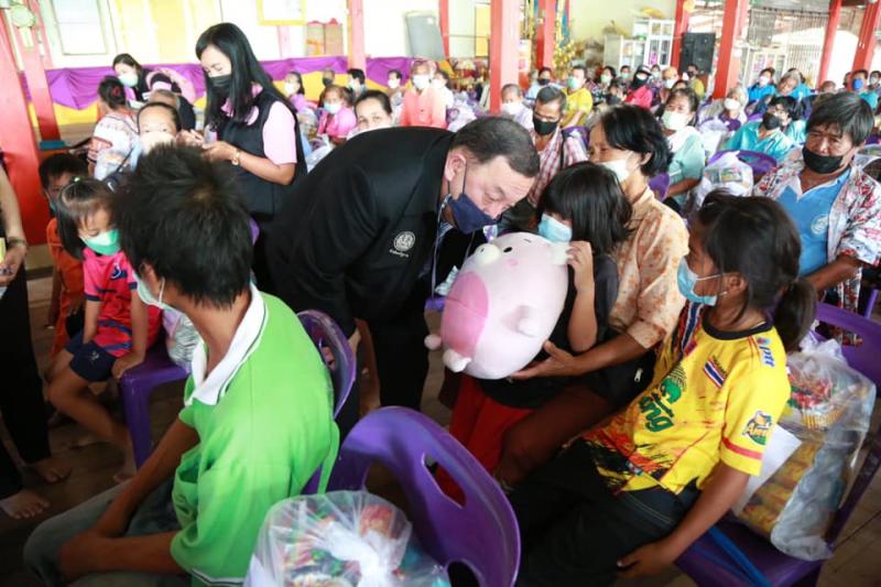 รมว.พม. ลงพื้นที่เ�