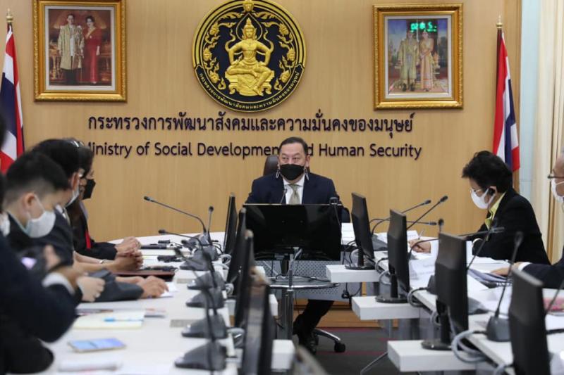 รมว.พม.ให้ Ms.kanni จากUN �