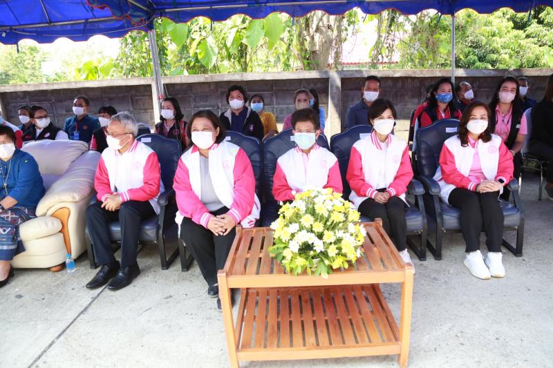 รมว.พม.พร้อมด้วยผู