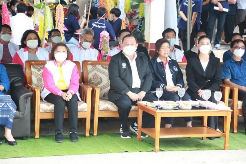 รมว.พม.พร้อมด้วยคณ