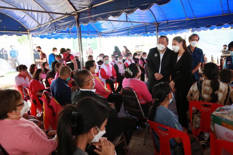 รมว.พม.พร้อมด้วยคณ