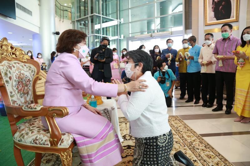 ปลัดพม. ให้ผู้บริห